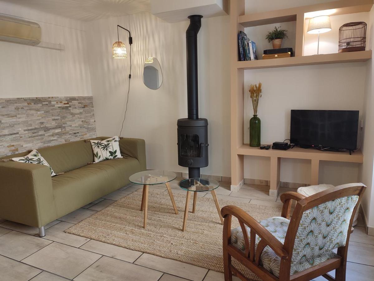 Maison De Village